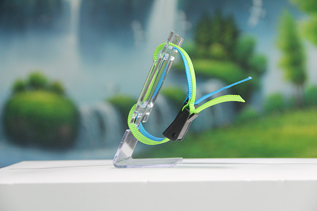 織嘜腕帶容易變脆的原因是什么 織嘜腕帶容易變脆的原因是什么