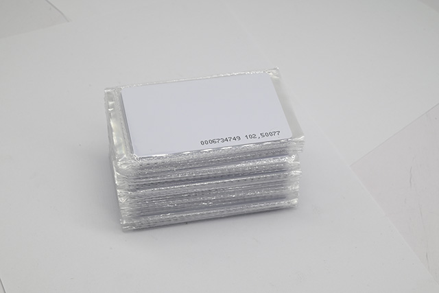 RFID系統(tǒng)主要由讀寫器、應(yīng)答器和后臺計算機組成 RFID系統(tǒng)主要由讀寫器、應(yīng)答器和后臺計算機組成