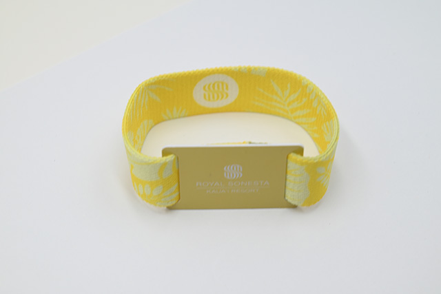 凸碼的大小可以是燙金或燙銀,注意凸碼不能垂直排列 凸碼的大小可以是燙金或燙銀,注意凸碼不能垂直排列